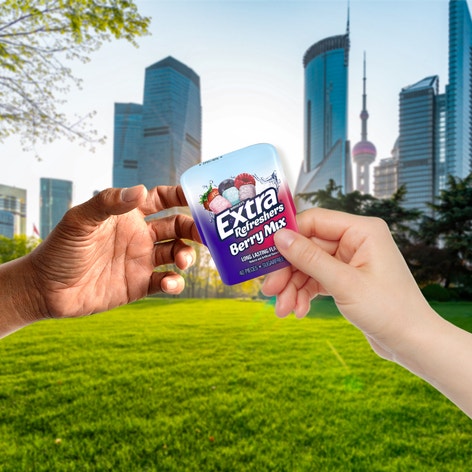 EXTRA Refreshers Berry Mix Sugarfree Chewing Gum, 40-Piece Bottle