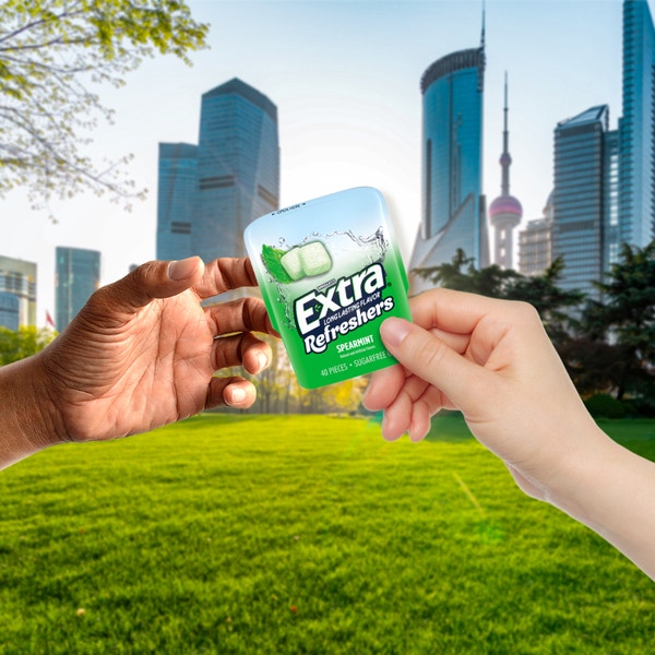 EXTRA Refreshers Spearmint Sugarfree Chewing Gum, 40-Piece Bottle